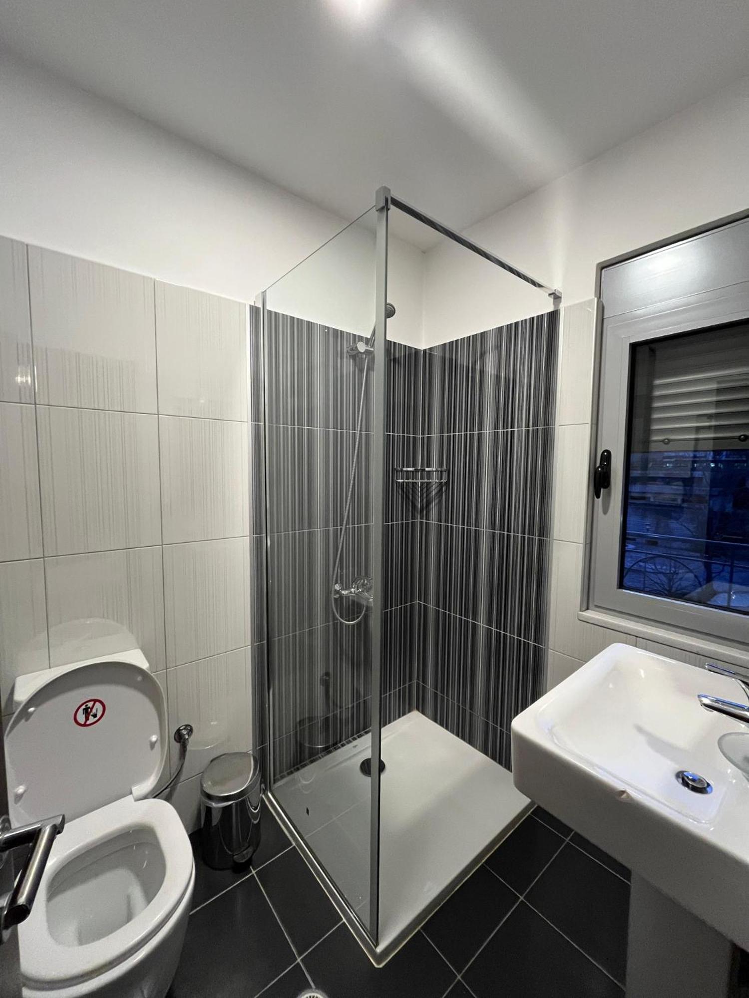 Dream'S Hotel Гирокастра Экстерьер фото